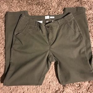 Women’s olive straight legged cargos